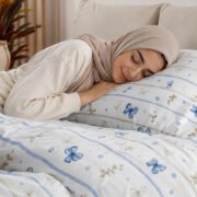 ⁦مفرش سرير تركي فاخر 12 قطعة – قطن ناعم بتصميم الفراشات الهادئ⁩ - الصورة ⁦5⁩